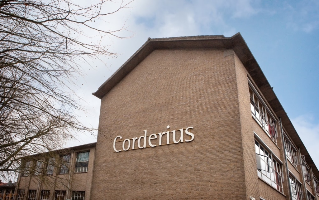 Levering elektronische kluisjes Corderius College